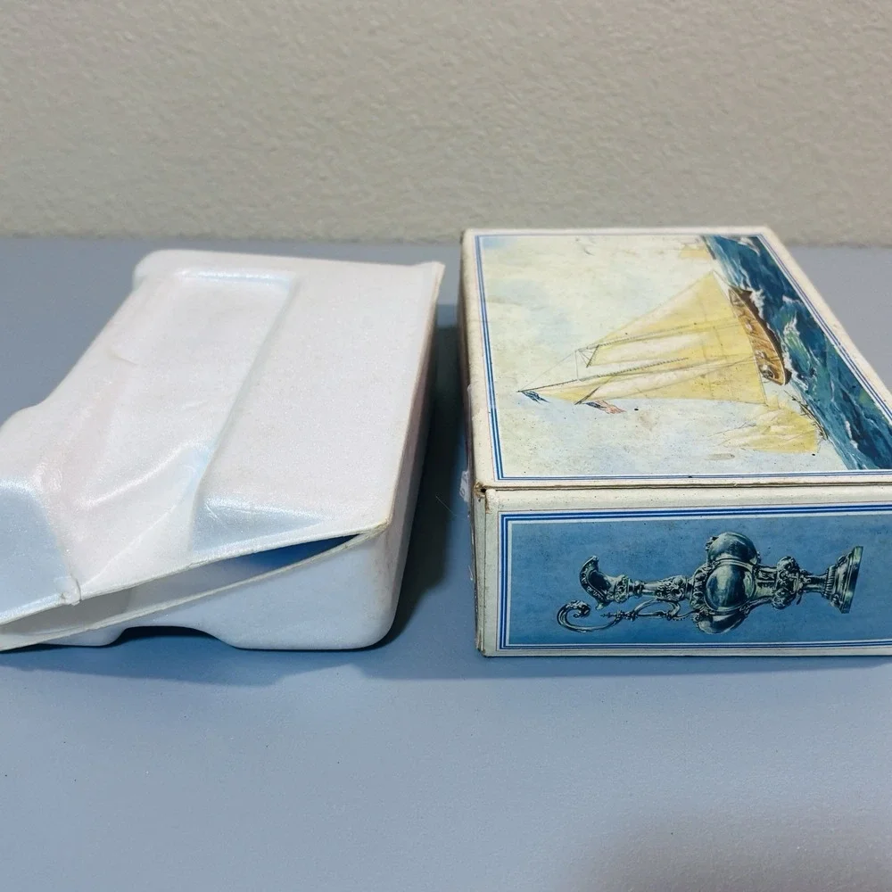 Avon American Scooner Decanter Spicy After Shave Full Sail Boat Ship In Box
